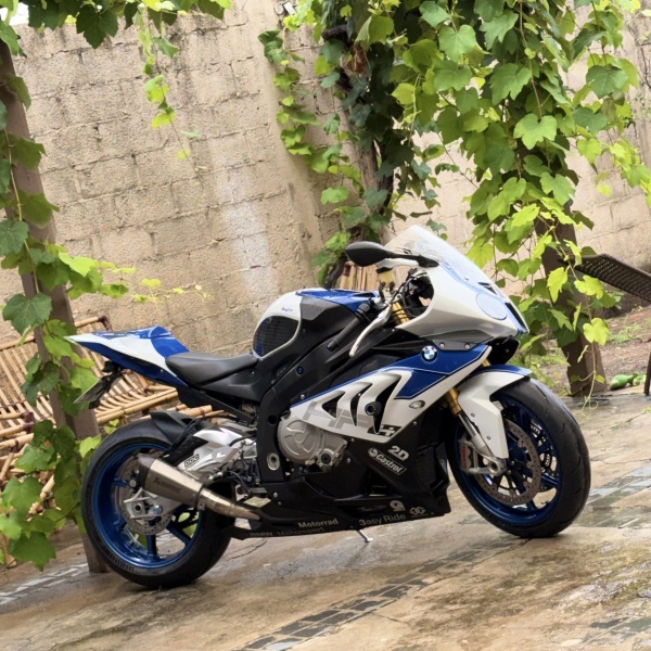 BMW S1000RR HP4